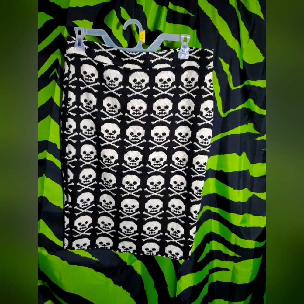 Jawbreaker knitted skull skirt